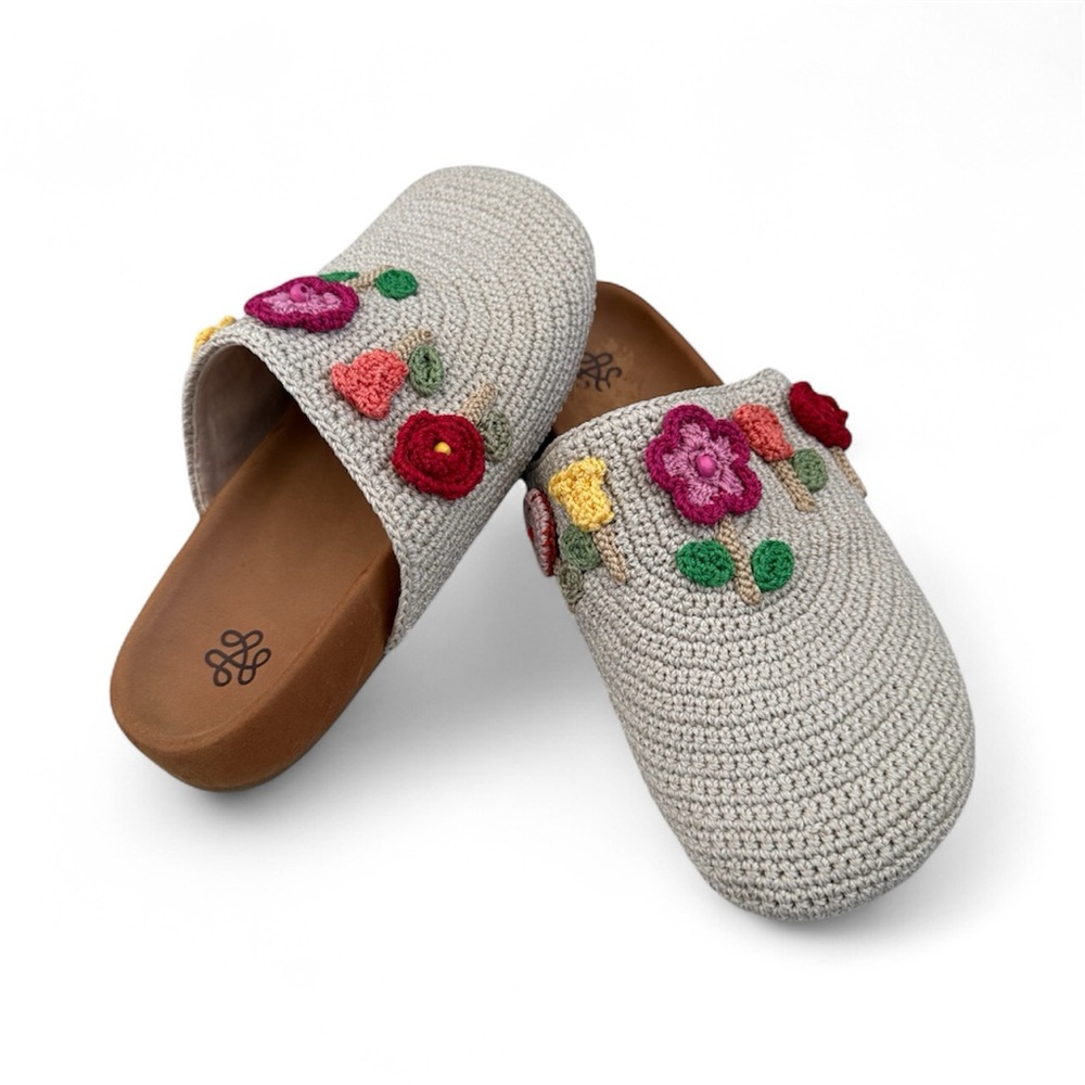 The Sak Bolinas Slip On Crocheted Floral Clogs, Women’s Size 7.